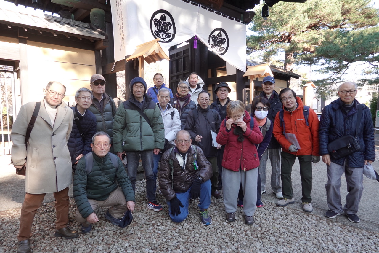 DSC04874豪徳寺山門前にて